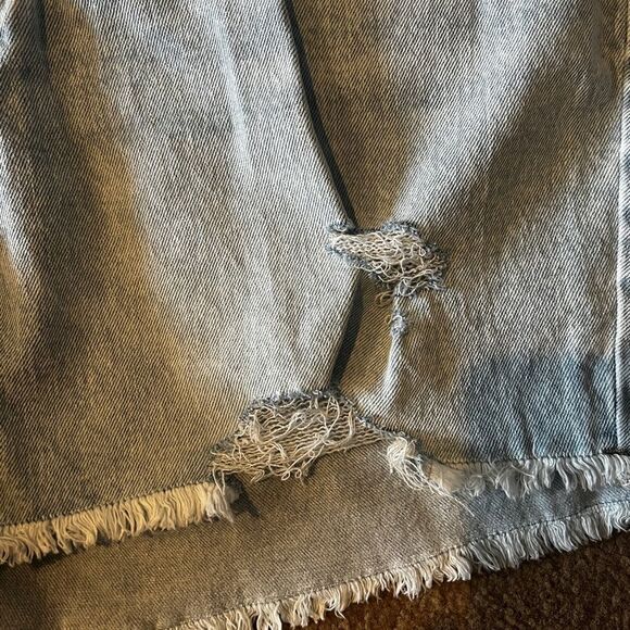 Distressed denim shorts - Picture 4 of 5